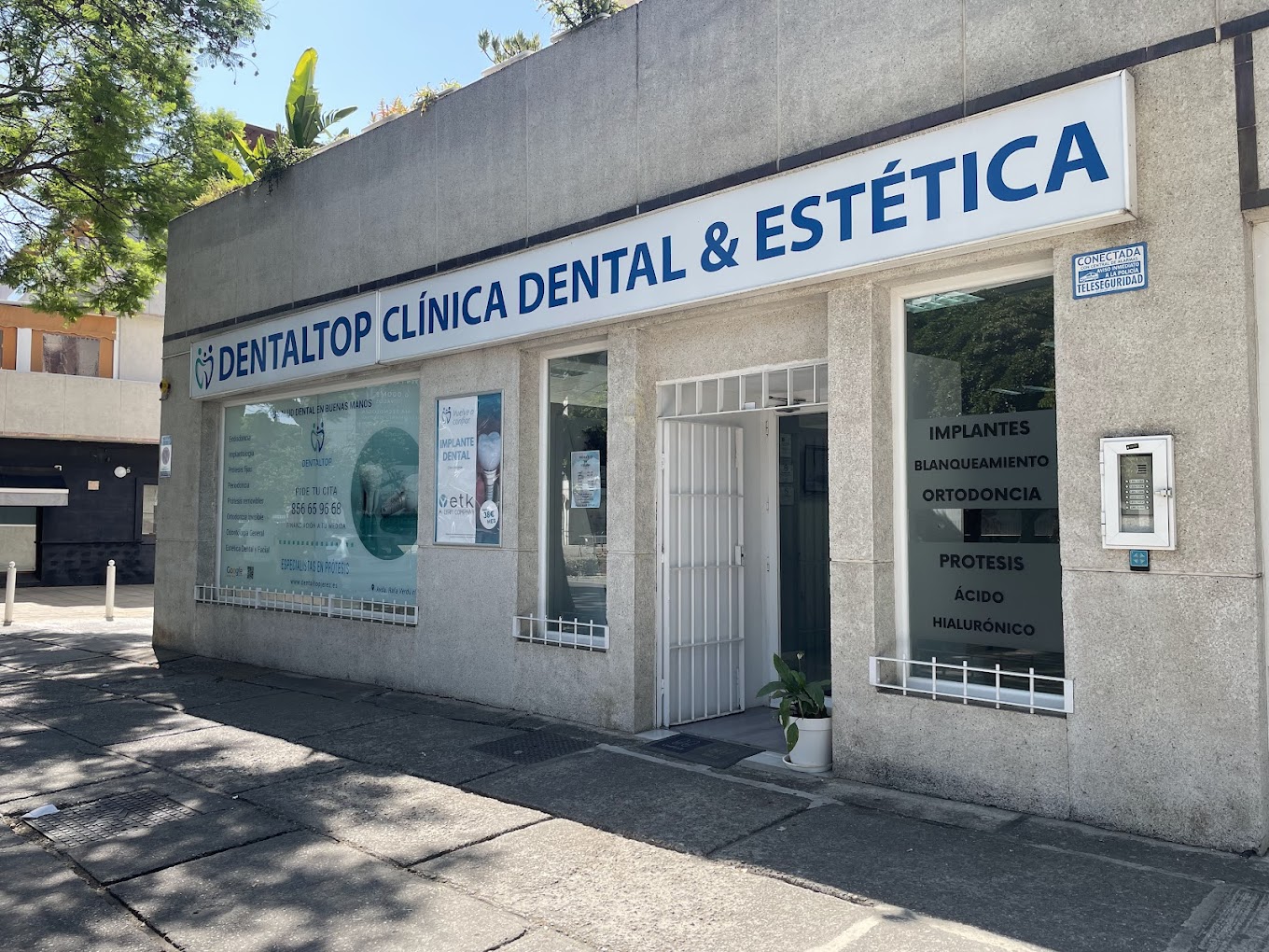 Clínica dental en Jerez frente al estadio Chapín